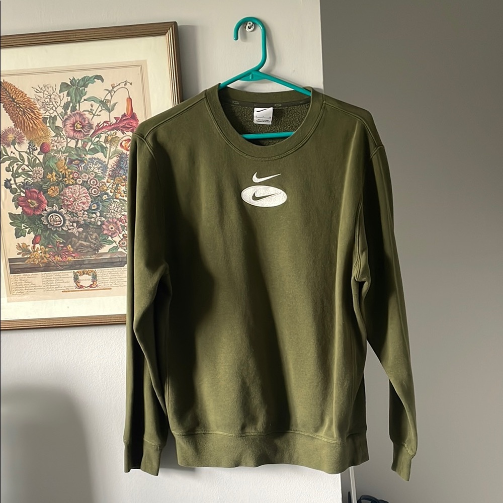 💌 nike olive green crewneck sweater